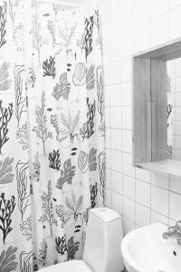 a bathroom with a black and white shower curtain at Rut & Ragnars Vandrarhem in Malmö