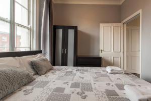 Posteľ alebo postele v izbe v ubytovaní Central Dublin Apartment