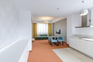 Postel nebo postele na pokoji v ubytování Apart Hotel Vlad Tepes