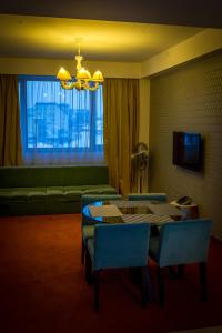 TV a/nebo společenská místnost v ubytování Apart Hotel Vlad Tepes