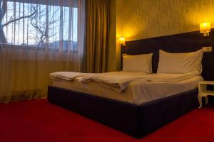 Postel nebo postele na pokoji v ubytování Apart Hotel Vlad Tepes