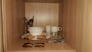Příslušenství pro přípravu čaje a kávy v ubytování Taurus Apartments Vilnius