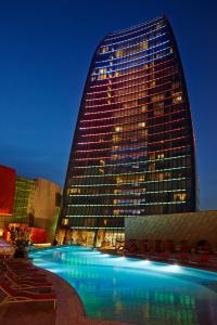 Bazén v ubytování Fairmont Baku, Flame Towers nebo v jeho okolí