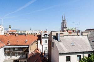 Nespecifikovaný výhled na destinaci Záhřeb nebo výhled na město při pohledu z apartmánu