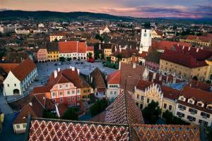 Γενική άποψη της πόλης Σιμπίου ή θέα της πόλης από  αυτό το διαμέρισμα