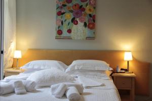 a bedroom with two white towels on a bed at Hotel Argentina in Santa Margherita Ligure
