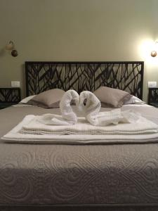 a bed with two rolled up towels on it at Casa D'amore in Riomaggiore