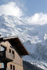 a building with a view of a snow covered mountain at Le Hameau Albert 1er in Chamonix