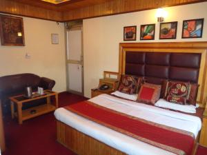 Postel nebo postele na pokoji v ubytování Hotel Lal's Haveli