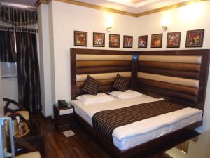Postel nebo postele na pokoji v ubytování Hotel Lal's Haveli