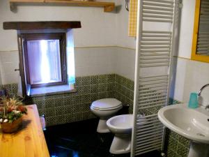 A bathroom at Il Gallo Del Vicino