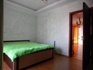 Una cama o camas en una habitación de Luka & Eka