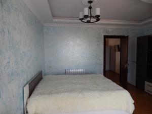 Una cama o camas en una habitación de Luka & Eka