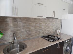 Una cocina o cocineta en Luka & Eka
