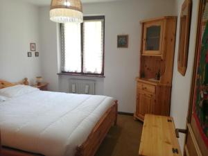Un pat sau paturi într-o cameră la Appartamento Tiziana Val di Fiemme