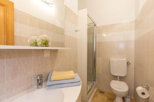 Phòng tắm tại Apartments Tamaris +51 ảnh