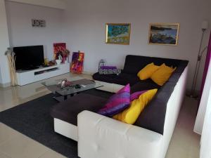 Televízia a/alebo spoločenská miestnosť v ubytovaní Apartment Joe