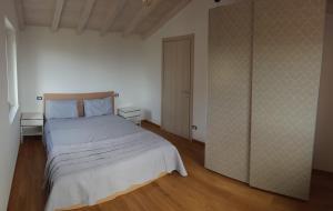 Łóżko lub łóżka w pokoju w obiekcie Casa Vacanza Alba