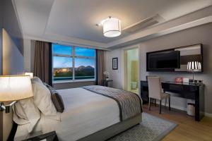 Postel nebo postele na pokoji v ubytování Fraser Suites Abuja