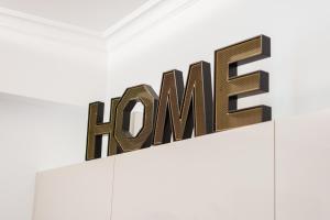 w sklepie wyświetla się znak logo luksu w obiekcie Acropolis Executive Suite w Atenach +28 zdjęć