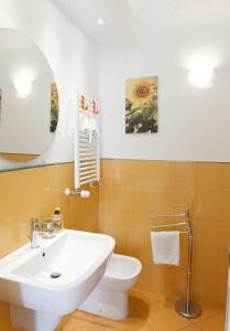A bathroom at Between Termini & Colosseo