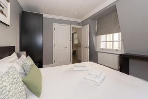 Posteľ alebo postele v izbe v ubytovaní Mayfair private Apartments