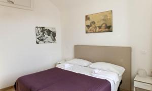 A bed or beds in a room at Between Termini & Colosseo
