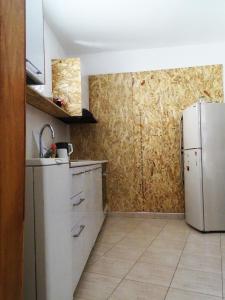 Kuchyň nebo kuchyňský kout v ubytování Buff Hostel Tirana