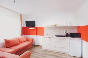 Televízia a/alebo spoločenská miestnosť v ubytovaní Jerry Apartman