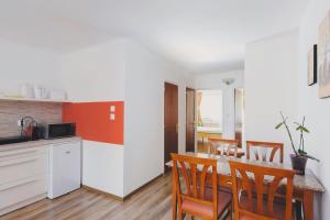 Kuchyňa alebo kuchynka v ubytovaní Jerry Apartman