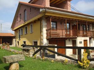 Gallery image of Apartamentos La Corraliza in Totero