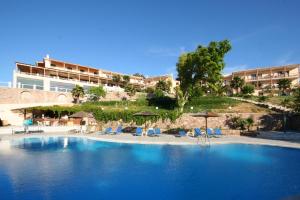 Viva Mare Hotel & Spa tesisinde veya buraya yakın yüzme havuzu