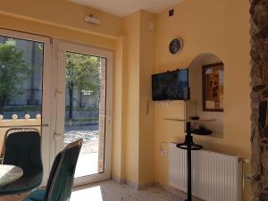 A television and/or entertainment centre at Hostel Beko