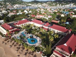 uma vista aérea de um resort com uma piscina e uma praia em Mystique St Lucia by Royalton em Gros Islet