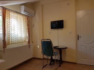 A television and/or entertainment centre at Hostel Beko