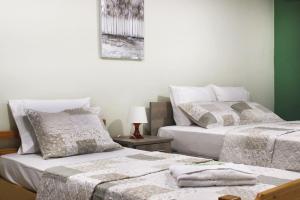 Postel nebo postele na pokoji v ubytování Souzana Rooms