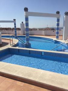 The swimming pool at or close to Apartament La Bonita