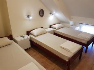 Una cama o camas en una habitación de Hostel Beko