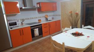 A kitchen or kitchenette at Alojamientos A Pedra
