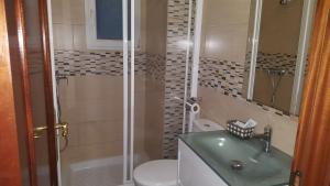 A bathroom at Alojamientos A Pedra