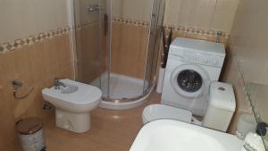 A bathroom at Alojamientos A Pedra