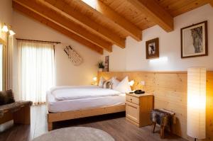 Postel nebo postele na pokoji v ubytování Hotel Chalet Giasenei