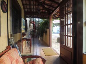 a room with an open door and a room with at Pousada Manobra in Ubatuba