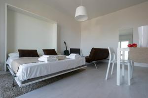 A bed or beds in a room at Little House With Lake View