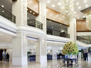 a lobby of a building with a vase of flowers at Rosedale Hotel & Suites Guangzhou - Free Shuttle Bus to Canton Fair in Guangzhou