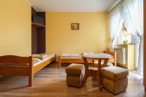 Giường trong phòng chung tại Zielone Zacisze