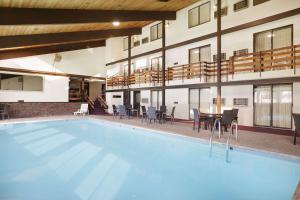 Bazén v ubytování Super 8 by Wyndham Williston ND nebo v jeho okolí