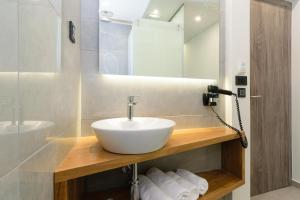 Koupelna v ubytování Renieris Hotel