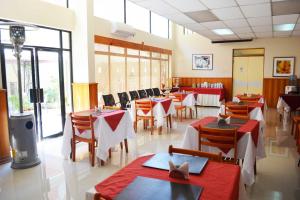 A restaurant or other place to eat at Hotel San Francisco De la Selva