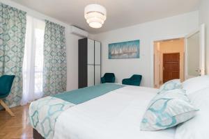 Postel nebo postele na pokoji v ubytování Deluxe suite Navis